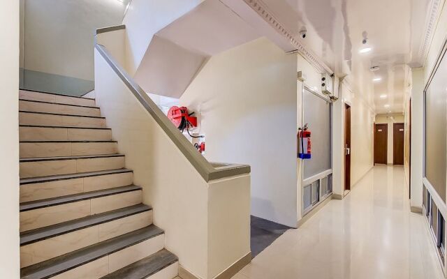 OYO Flagship 36693 Hotel Royal Enclave