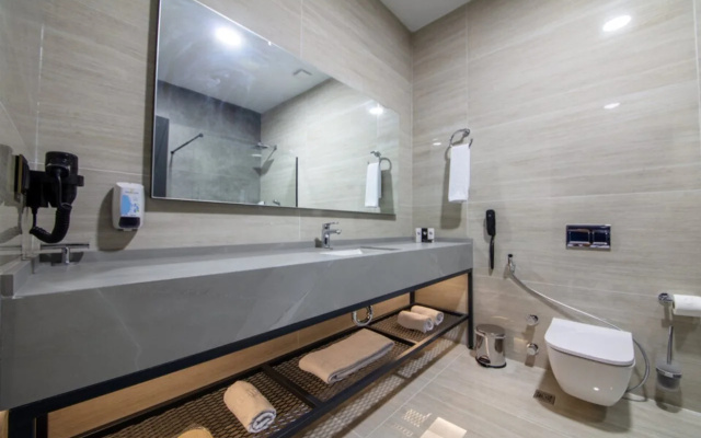 V Center Hotel