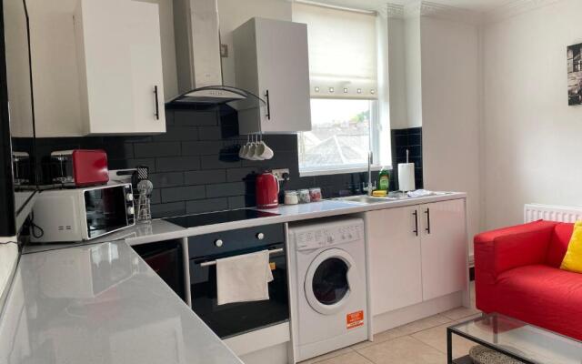 Modern 2 Bedroom Flat in Robert st, Swansea