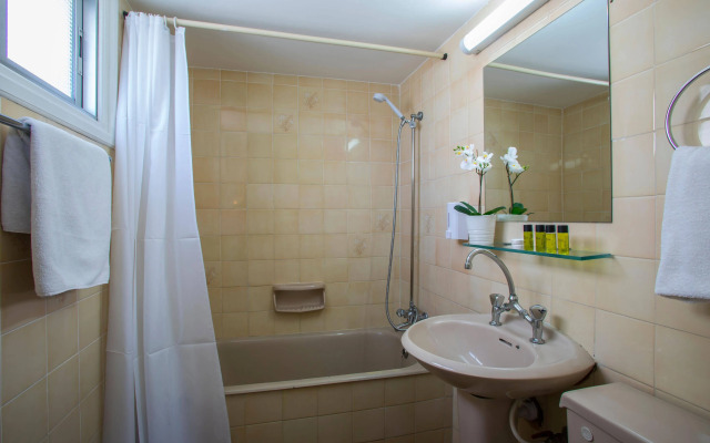 Costantiana Beach Hotel Apartments