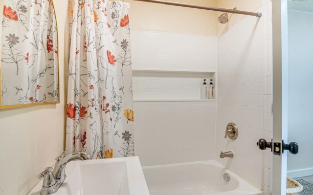 Tropic Getaway Near Bryce Canyon National Park!