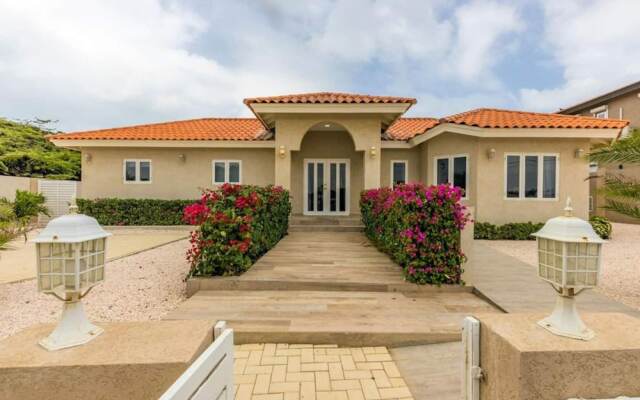 Outstanding Oasis 7BR 7BA Villa With Private Pool