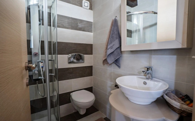 Dreamcatcher Villa Outdoor Indoor Pool hot tub