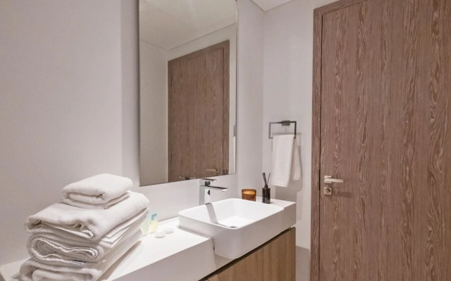 LUX Contemporary Suite Marina View 3