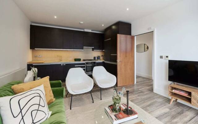 The Wembley Hideaway - Bright 2bdr Flat