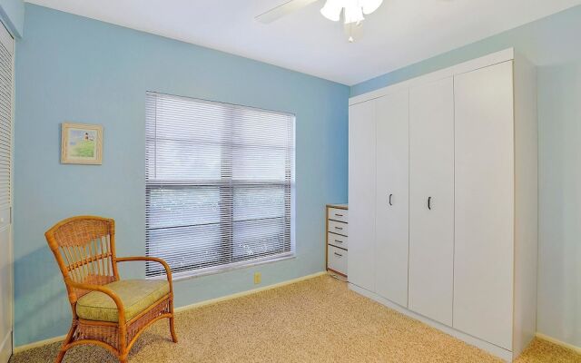 Relaxing Condo With two Pools and Steps to Beach