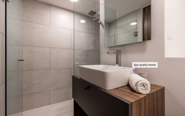 Casai Roma 1 BR Urban Escape