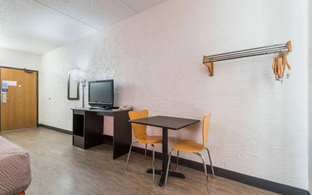 Motel 6 Bridgeview, IL