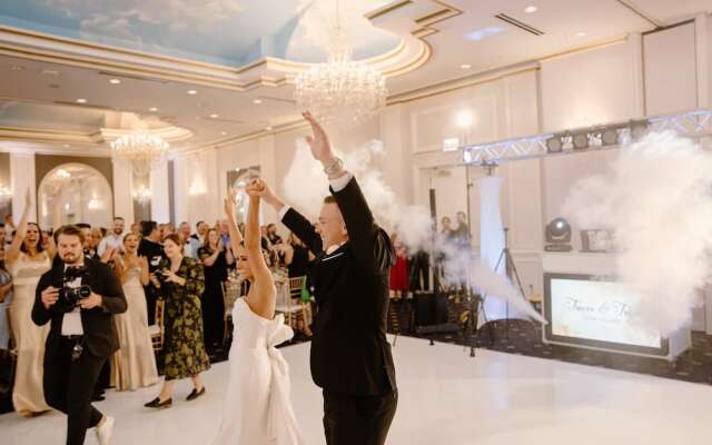 Chez Hotel Arlington Heights