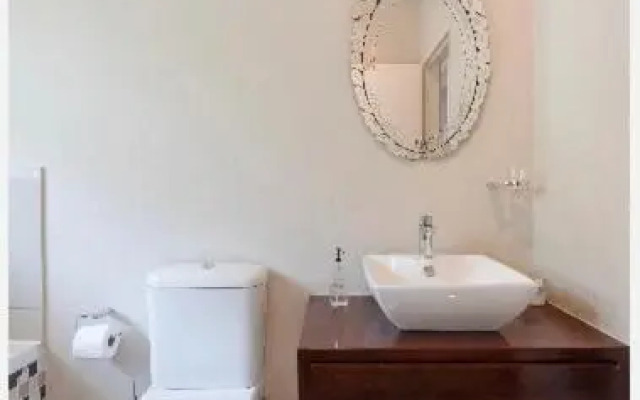 Modern Apartment in Rosebank