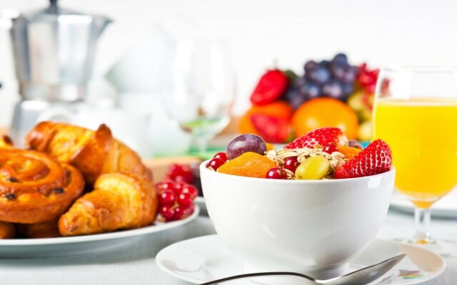 Holiday Inn Express Hotel & Suites Wilmington-University Ctr by IHG