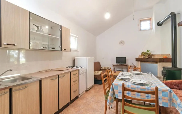 Stunning Home in Pucisca With 1 Bedrooms, Wifi and Outdoor Swimming Pool
