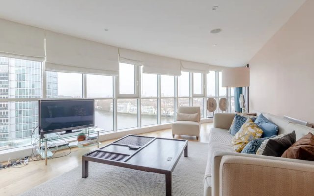 Gorgeous 3 Bedroom Flat in Vauxhall With City Views