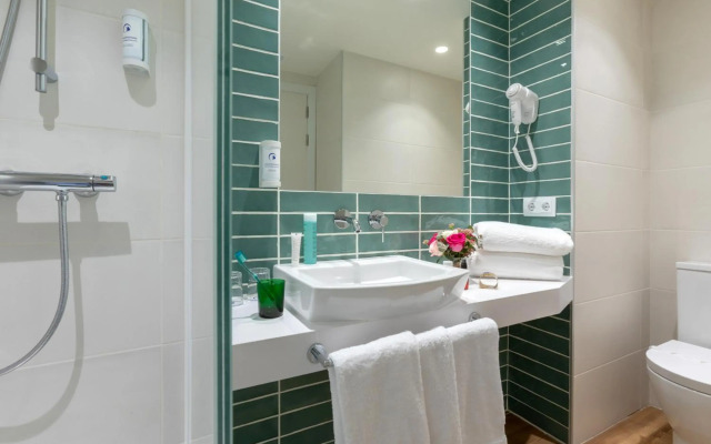 Jayleen Clarke Quay Hotel