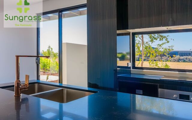 The Peninsula at Hope Island