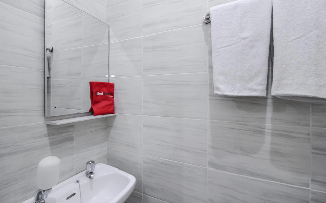 RedDoorz Plus near Galaxy Bekasi