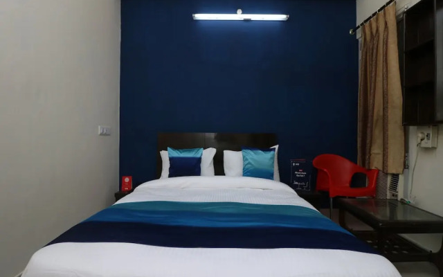 OYO 9847 Hotel Blue Empire