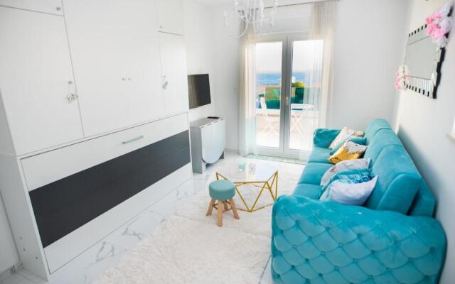 Sea view luxury studio apartment
