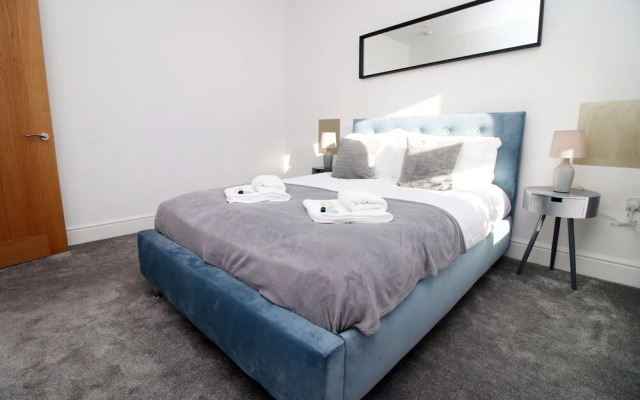 Western Way 2 by Tŷ SA in Newport