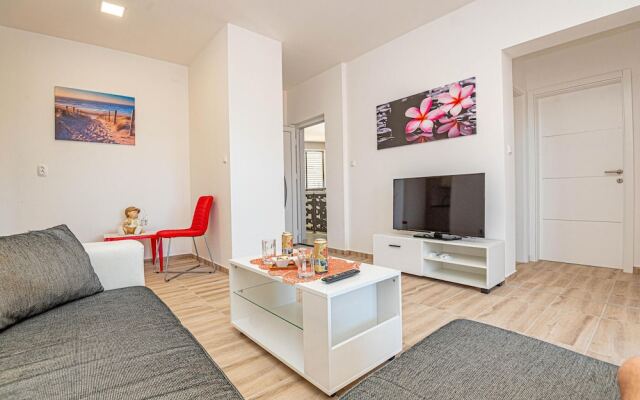 Nice Apartment in Brodarica With Wifi and 2 Bedrooms
