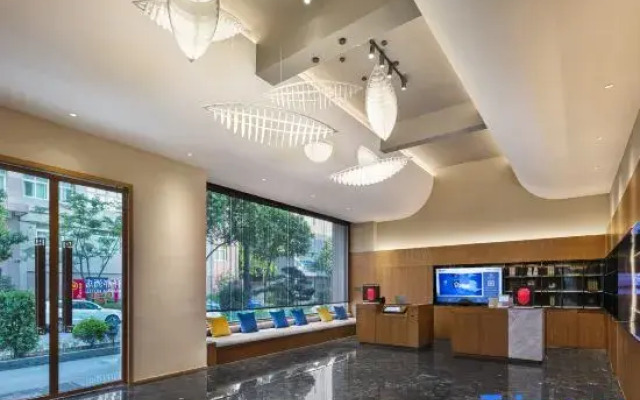 Qianna Hotel (Zhengzhou Erqi Square Dennis David City)