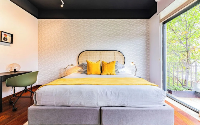 NEW Perfect Location with Free Parking