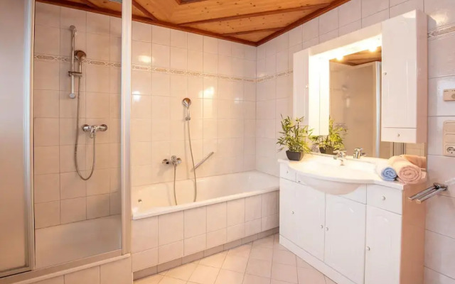Apartment Johann in Wald im Pinzgau With Balcony