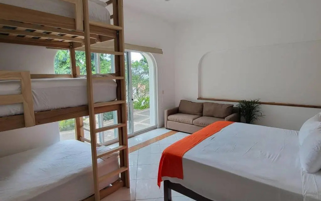 Heated Pool & Chef with Full Staff Included - 30 guest