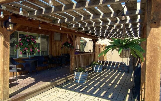 Holiday Motel & RV Park