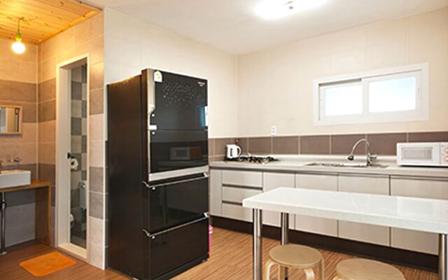 Jejucloudy Field House Pension