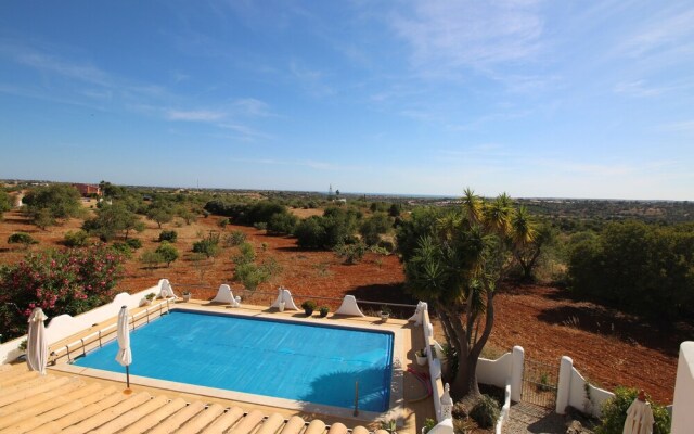 Apartment With Pool in Albufeira