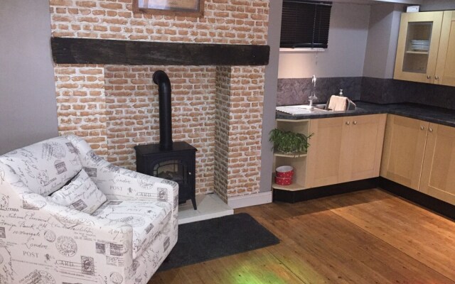 Large 2-bed House Derbyshire off Chatsworth rd