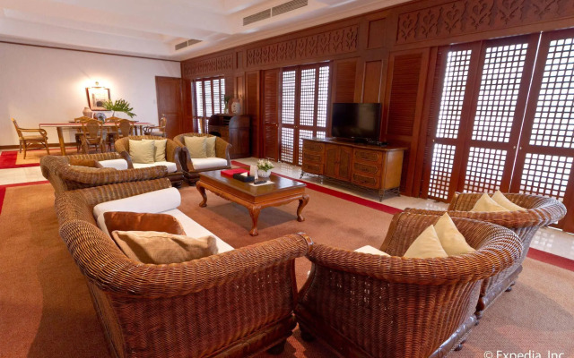 Waterfront Airport Hotel & Casino