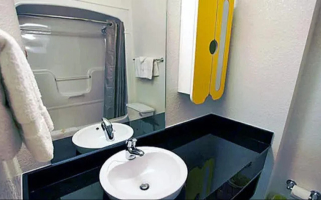 Studio 6 Mississauga, ON - Toronto