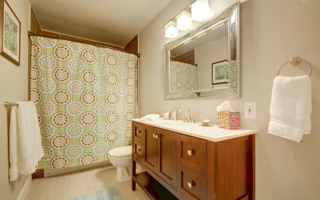 3BR 2BA Elegant Tarrytown House by RedAwning