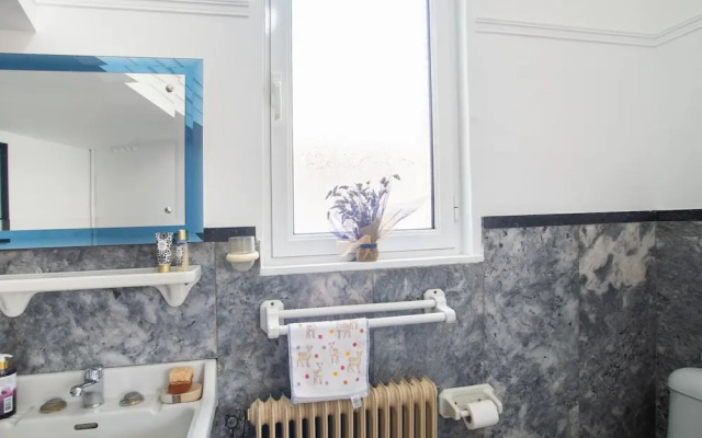 Classic Central Athinian Apartment