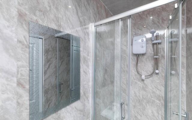 Luxury Living - Lovely 1 Bedroom Apartment