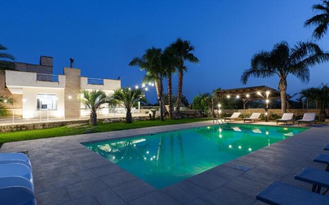 Villa piscina 5 camere 5 bagni spiaggia Ionio m780