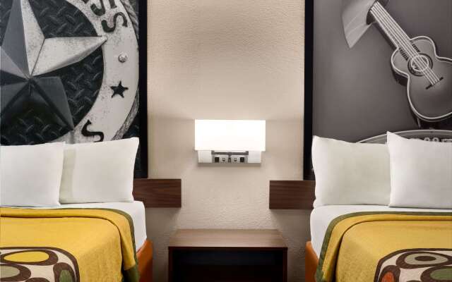 Super 8 by Wyndham Universal City