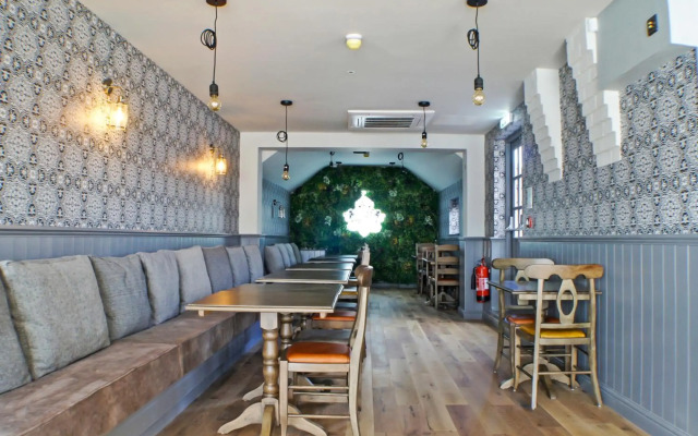 OYO Tamworth Arms Boutique Pub & Hotel