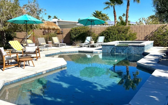 Mid Century Ranch - Private Resort-style Pool!