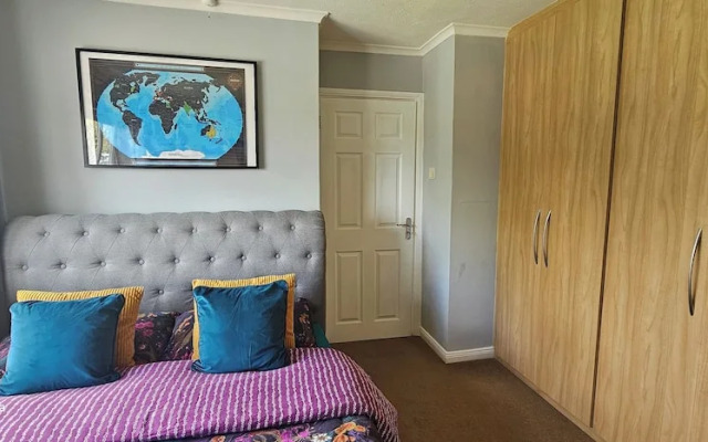 Cosy Home in Leicester