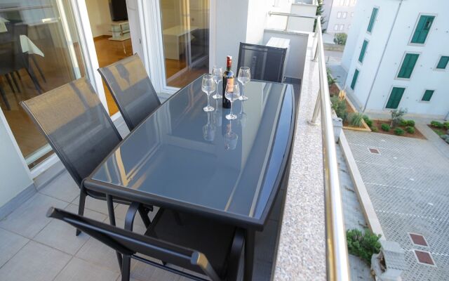 Summer Breeze Apartments