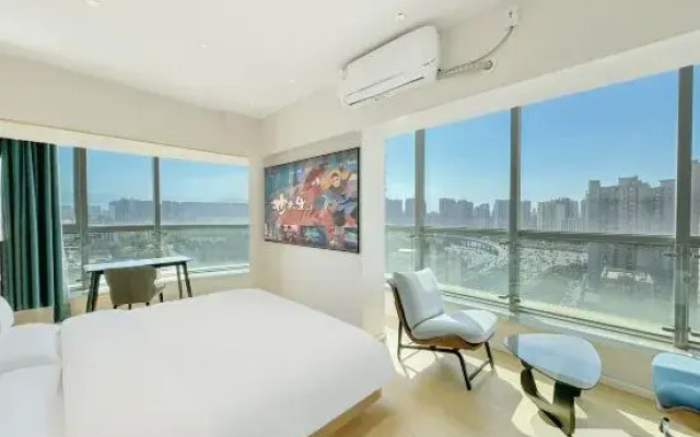 Laike Smart Cinema Hotel (Qujiang Chuangyigu Store)