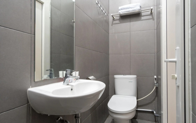 Super OYO 839 Royal Guest House