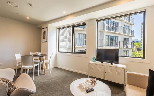 Beautiful Two Bedroom Apartment Next To Myers Park