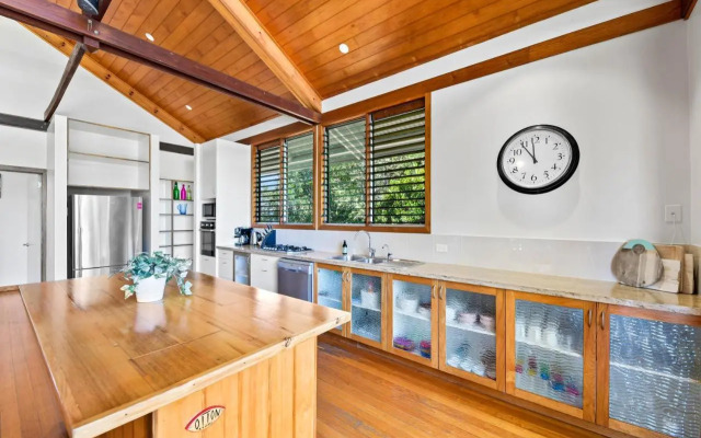 Serenity - Mudjimba - Pet Friendly Holiday Home