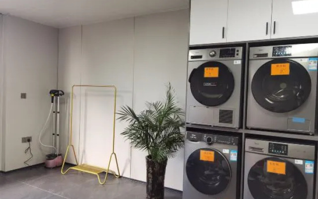 Royal Hot Spring Theme Inn