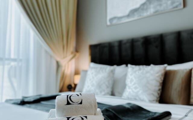 Silver - Modern Studio with lake view