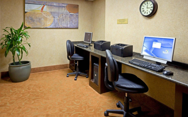 Holiday Inn & Suites Parsippany Fairfield by IHG
